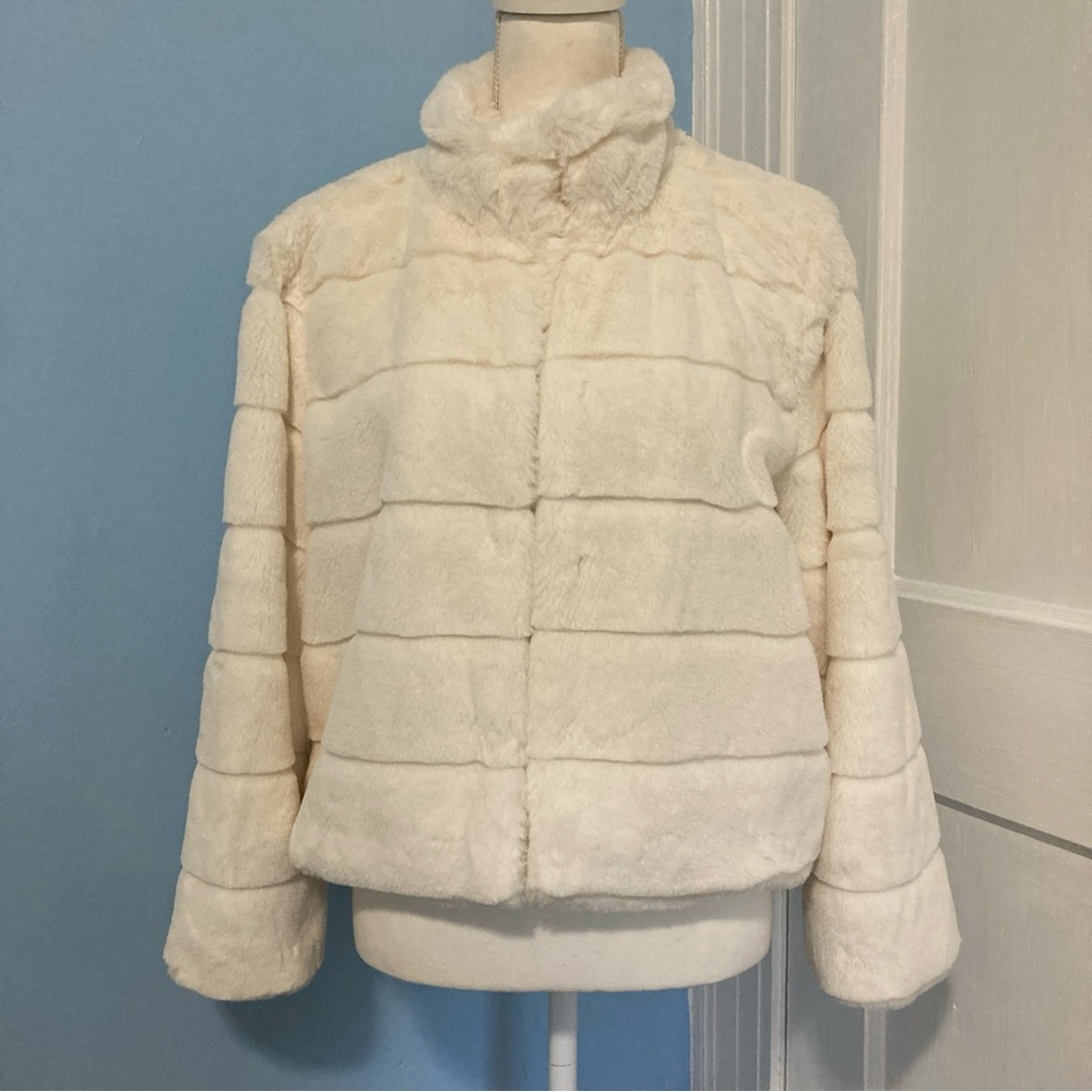 Marc New York Andrew Marc White Faux Fur Jacket Fully Line Pockets Women’s M